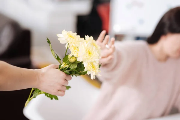 Ouquet essere in mano femminile — Foto Stock