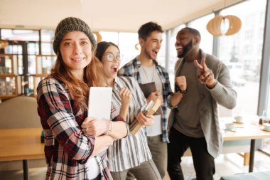 Uluslararası olumlu öğrenci birlikte dinlenme