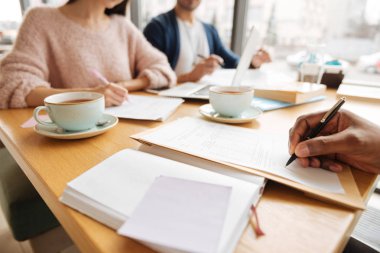 Not alan öğrenciler yakın çekim.