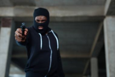 Bir suçlu tarafından kullanılan tabanca