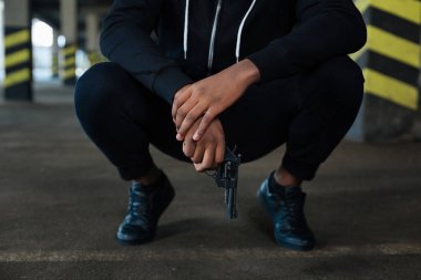 Bir suçlu tarafından kullanılan tabanca