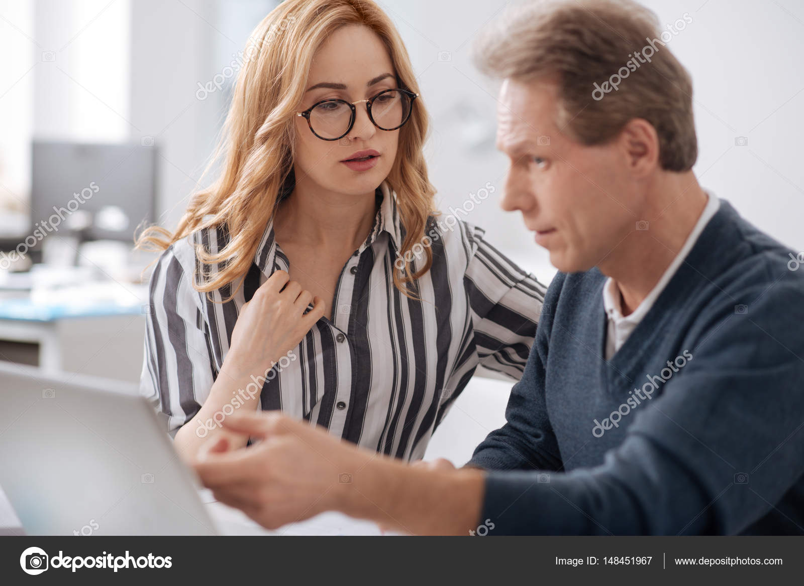 Flirten im büro kollegen