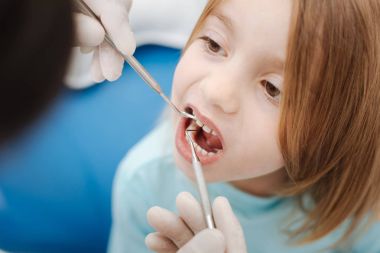 Hastalar diş kontrol temiz usta diş hekimi