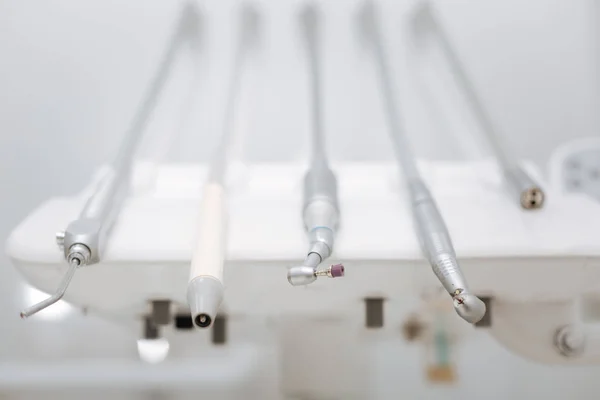 Čisté sterilní nástroje pro stomatologii ležící připraven k použití — Stock fotografie