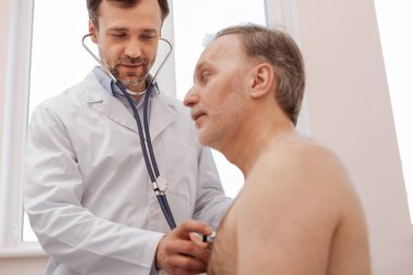 Yetkili doktor emin olmak sağlıklı olmak onun hasta bakımı