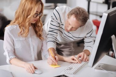 İşyerinde işbirliği olumlu office yöneticileri