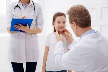 Hoş bir Danışma iletken dost doktor