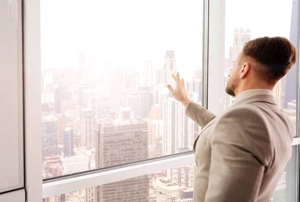 Hombre de negocios profesional que trabaja en la oficina — Foto de Stock