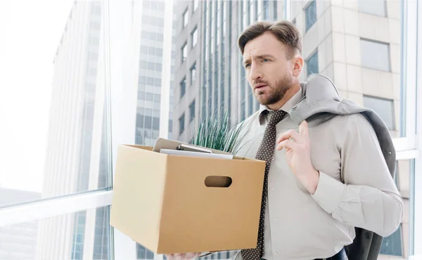 Cheerless fired man standing in the office — Stock Photo, Image