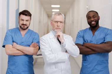 Uzman doktorlar hastanede çalışması zevk