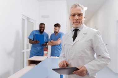 Klinikte sorumlulukları zevk memnun eski doktor