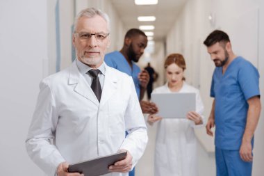 Toplu klinikte ile çalışma zevk deneyimli yaşlanma çocuk doktoru