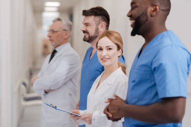 Klinikte muayene süreci zevk memnun stajyer