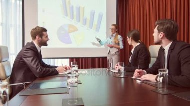 Profesyonel projesi gösterilen kadın