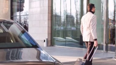 Otele gelen cazip iş adamı