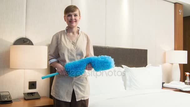 Riant chambermaid holding pp duster — Stockvideo