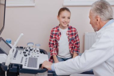 genç doktor ziyaret zevk 