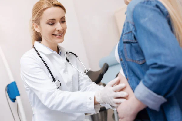 Obstetrician examining pregnant belly — Stock Photo, Image