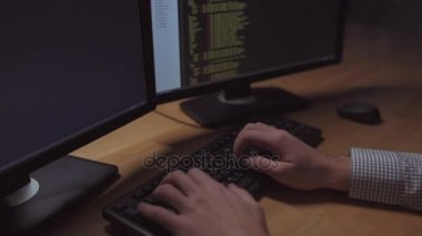 Masada oturan Professioanl programcı