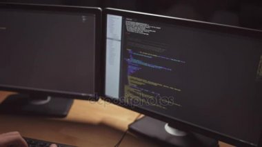 Konsantre yazılım geliştirici programlama kod yazma