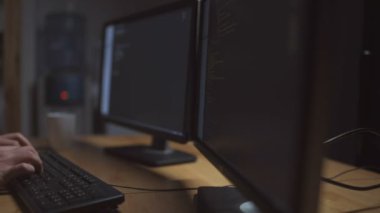 Siber suç işlemekle Professianal hacker