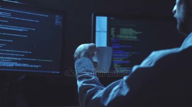 Profesyonel programcı bir programlama kod yazma