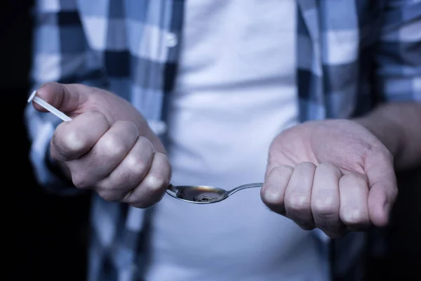 Fearless junky preparing drug dose — Stock Photo, Image