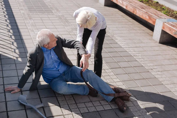 Tired aging man falling down on the road — Stock Photo, Image