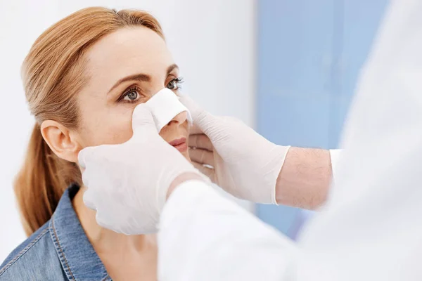 Woman undergoing cosmetic surgery — Stock Photo, Image