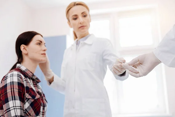 Serious experienced doctor doing botox injections — Stock Photo, Image