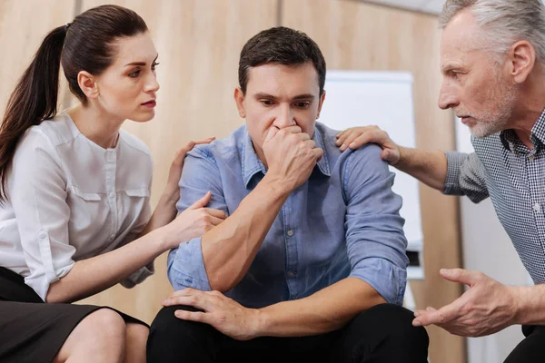 Hombre triste y alegre que sufre de depresión — Foto de Stock