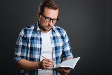 Bazı notlar iddialı dikkatli adam