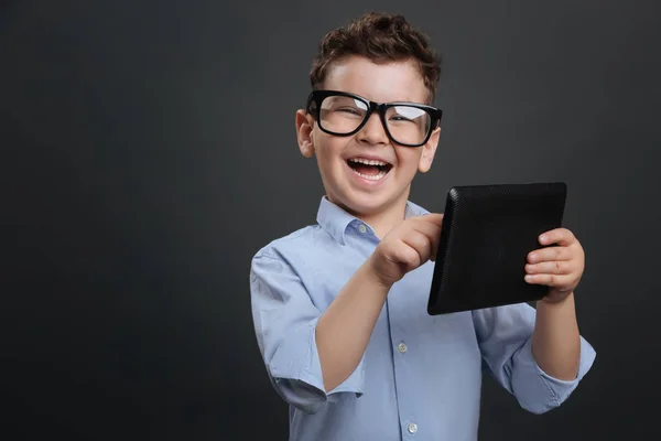 Kid fascinated about technology — Stock Photo, Image