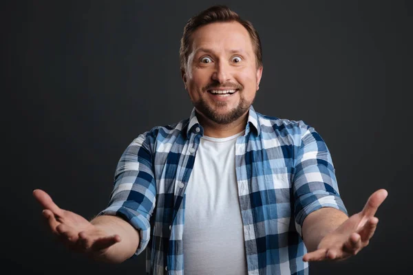 Outgoing charismatic man glad seeing you — Stock Photo, Image