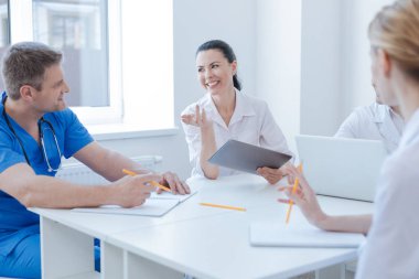 Klinikte konuşma zevk dostu sağlık görevlilerinin