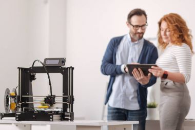 Seçici odak profesyonel 3d baskı makinesi