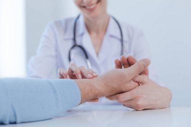  Hastanın nabzı kontrol Uygulayıcı