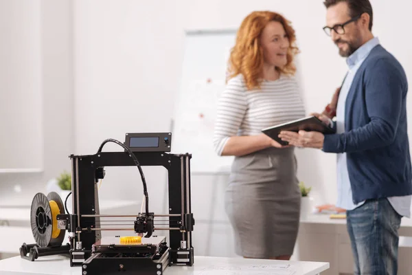 Professional 3d printer standing on the table — Stock Photo, Image