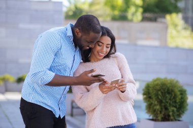 Genç insanlar kişiler değişimi