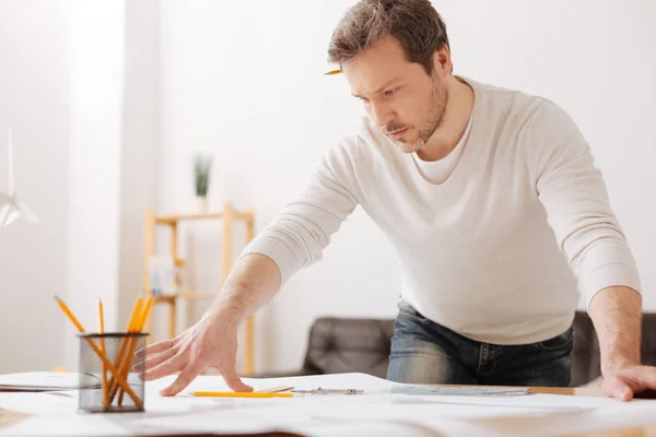 Professioneller Blick auf Skizze — Stockfoto