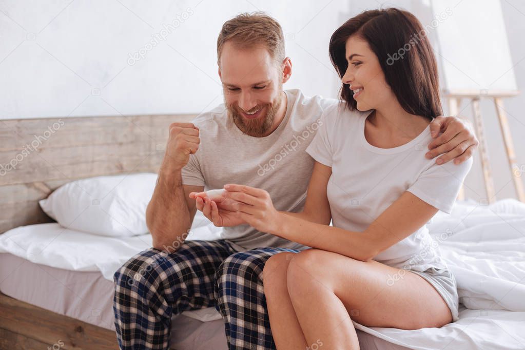 Couple happy with results of pregnancy test