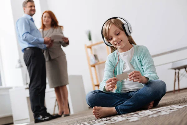 Girl playing developing games — Stock Photo, Image