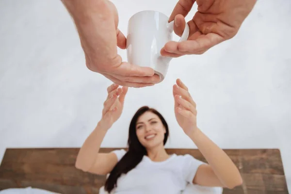 Woman taking cup of coffee from man — Stock Photo, Image