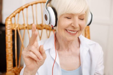 Rüya gibi büyükanne ses sevgi dolu ilham