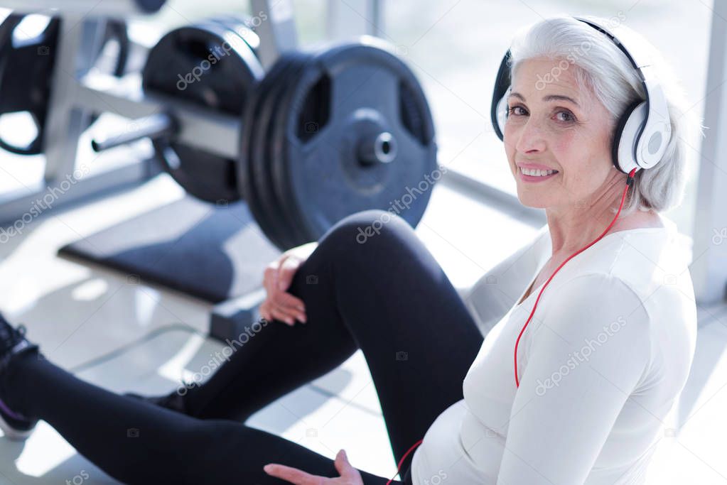 woman listening to music at gym