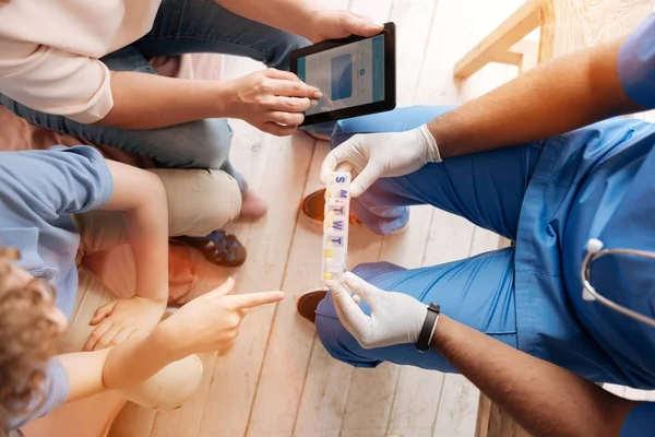 Top Bekijk foto van mensen dat het hebben van gesprek — Stockfoto