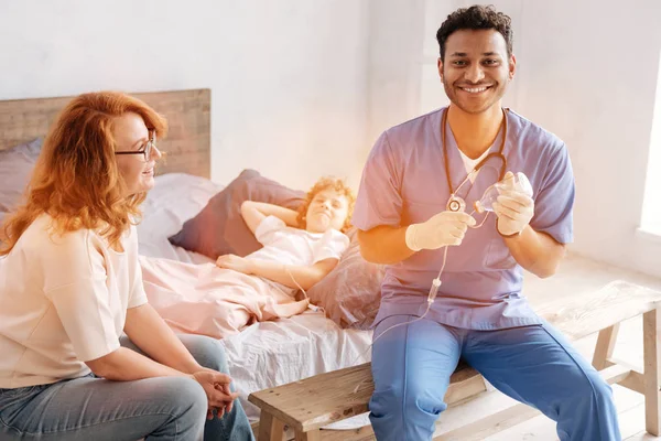 Foto de perfil de mujer pelirroja que siente felicidad — Foto de Stock