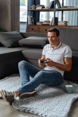 Bir görevi tutkulu dost adam