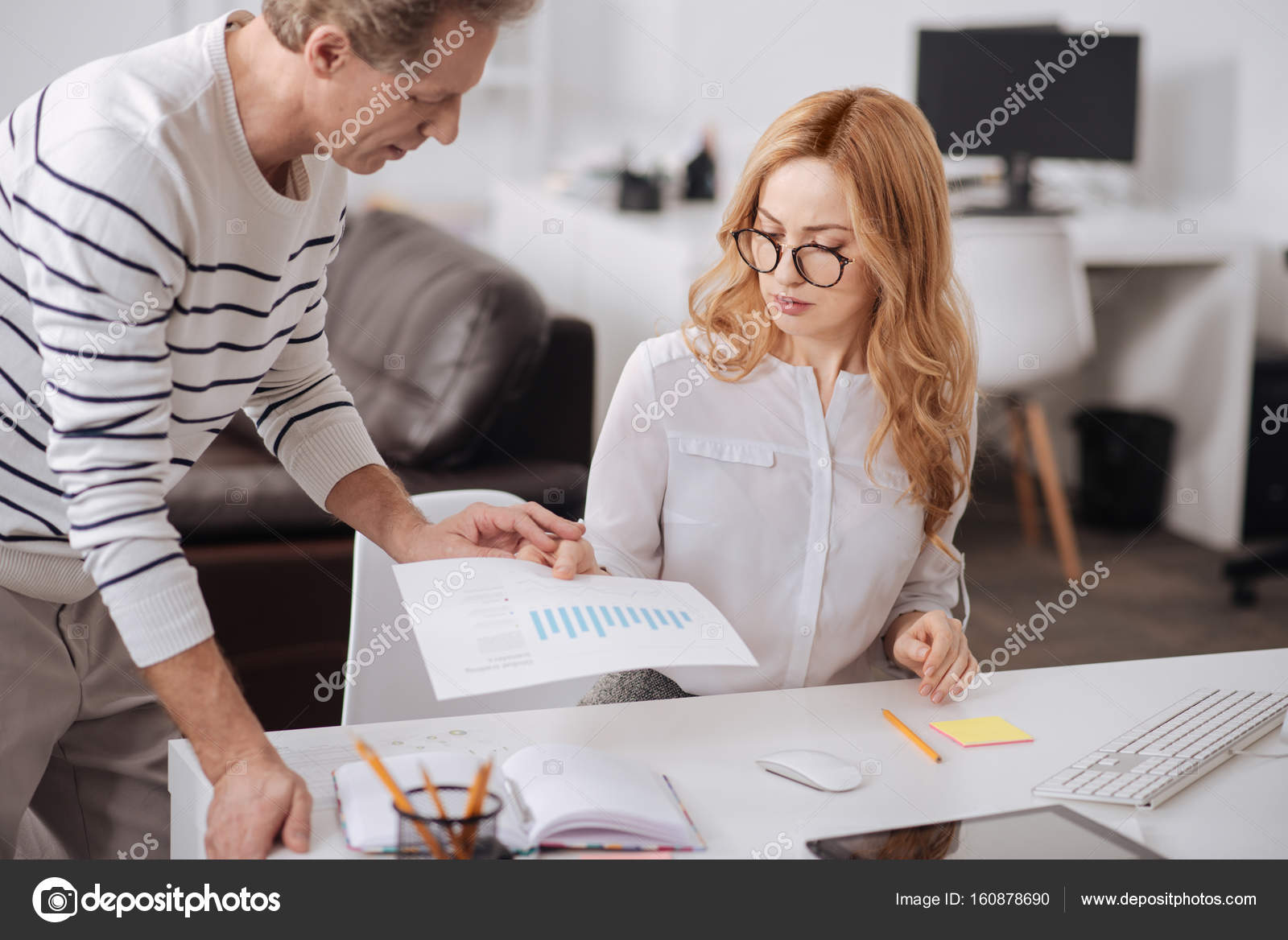 como coquetear a un hombre en el trabajo