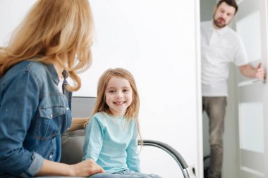 Onun doktoru toplantı heyecanlı çok tatlı kız
